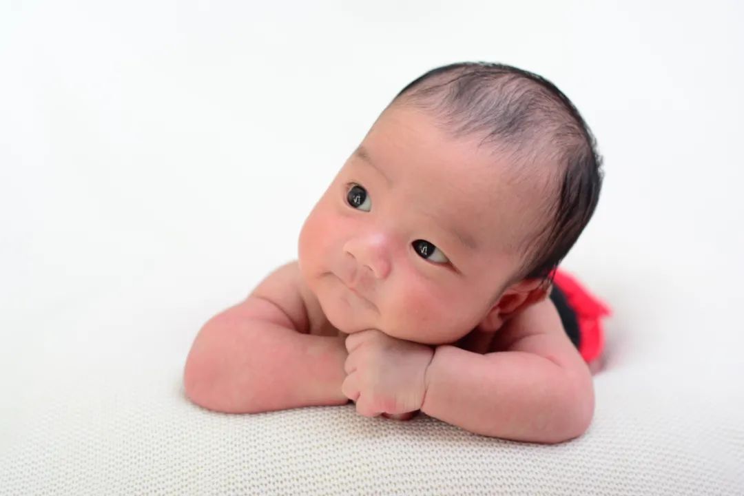 宝宝出生后的第一口奶，孕妈或新晋妈妈一定要重视！